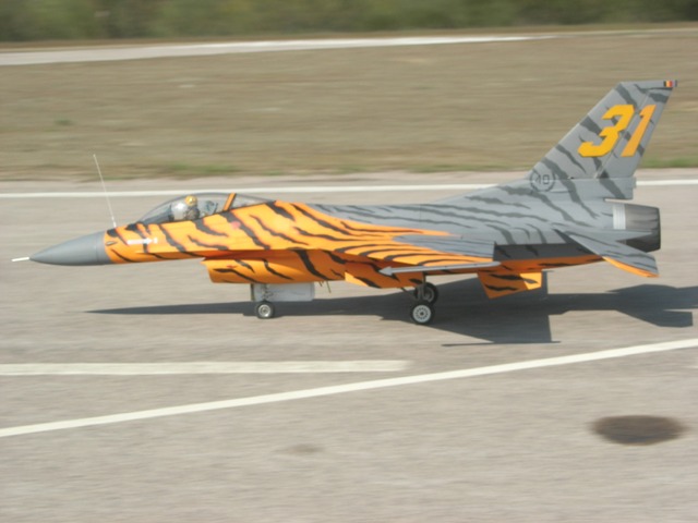 Download B09000120 (640Wx480H)