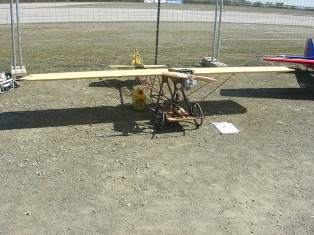Download B09000560 (640Wx480H)
