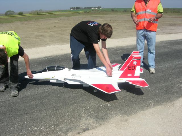 Download B09000700 (640Wx480H)