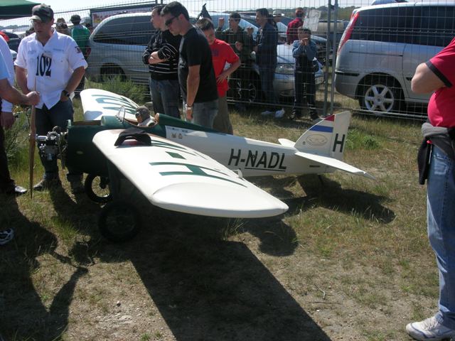 Download B09000770 (640Wx480H)