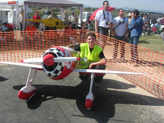 Download B09000790 (640Wx480H)