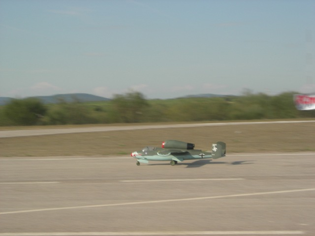 Download B09001140 (640Wx480H)