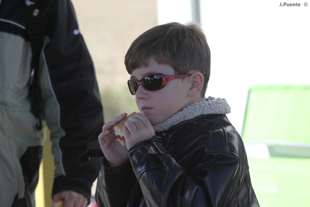 Download MEM2011-002300 (640Wx427H)