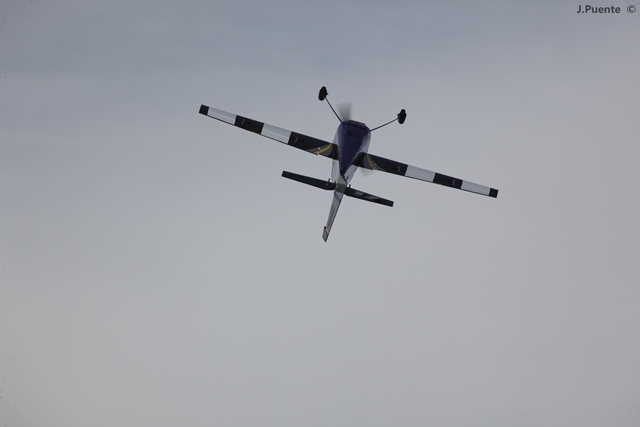 Download MEM2011-005930 (640Wx427H)