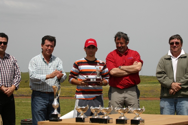 Download LAC000230 (640Wx427H)